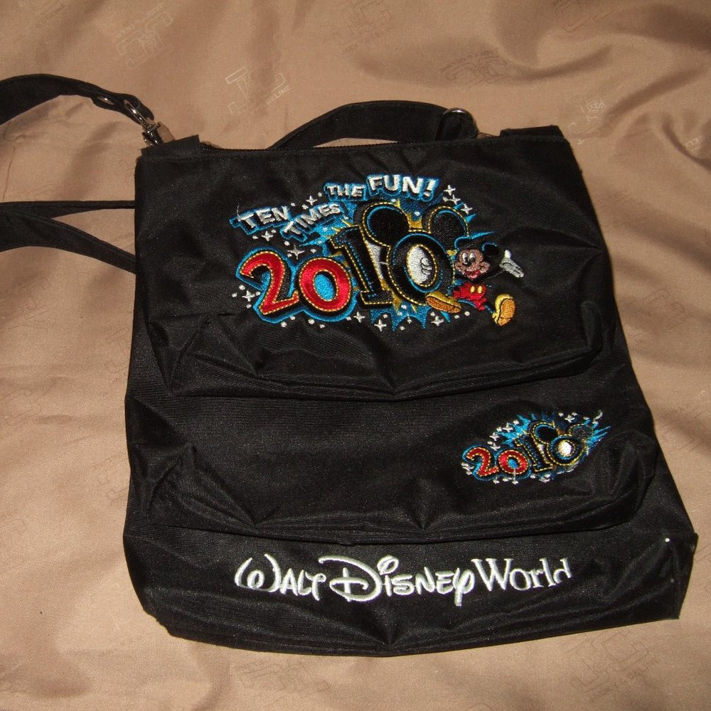 WALT DISNEY WORLD TRIPLE CROSSBODY BAGS FROM 2010